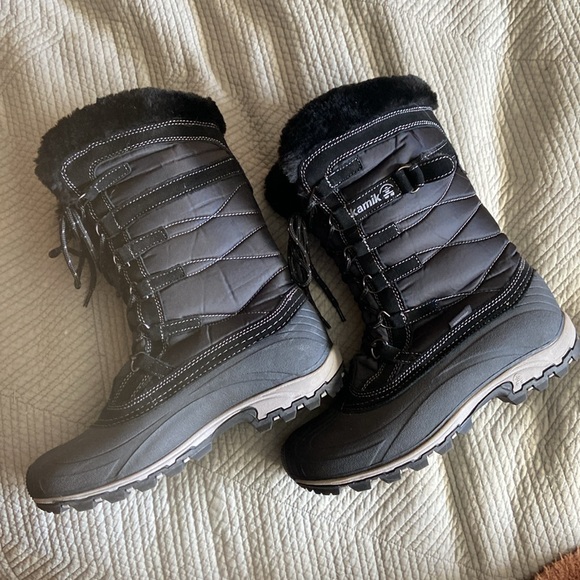 Kamik Snowvalley waterproof thinsulate snow boots in size 8.5 worn once indoors - Picture 2 of 6